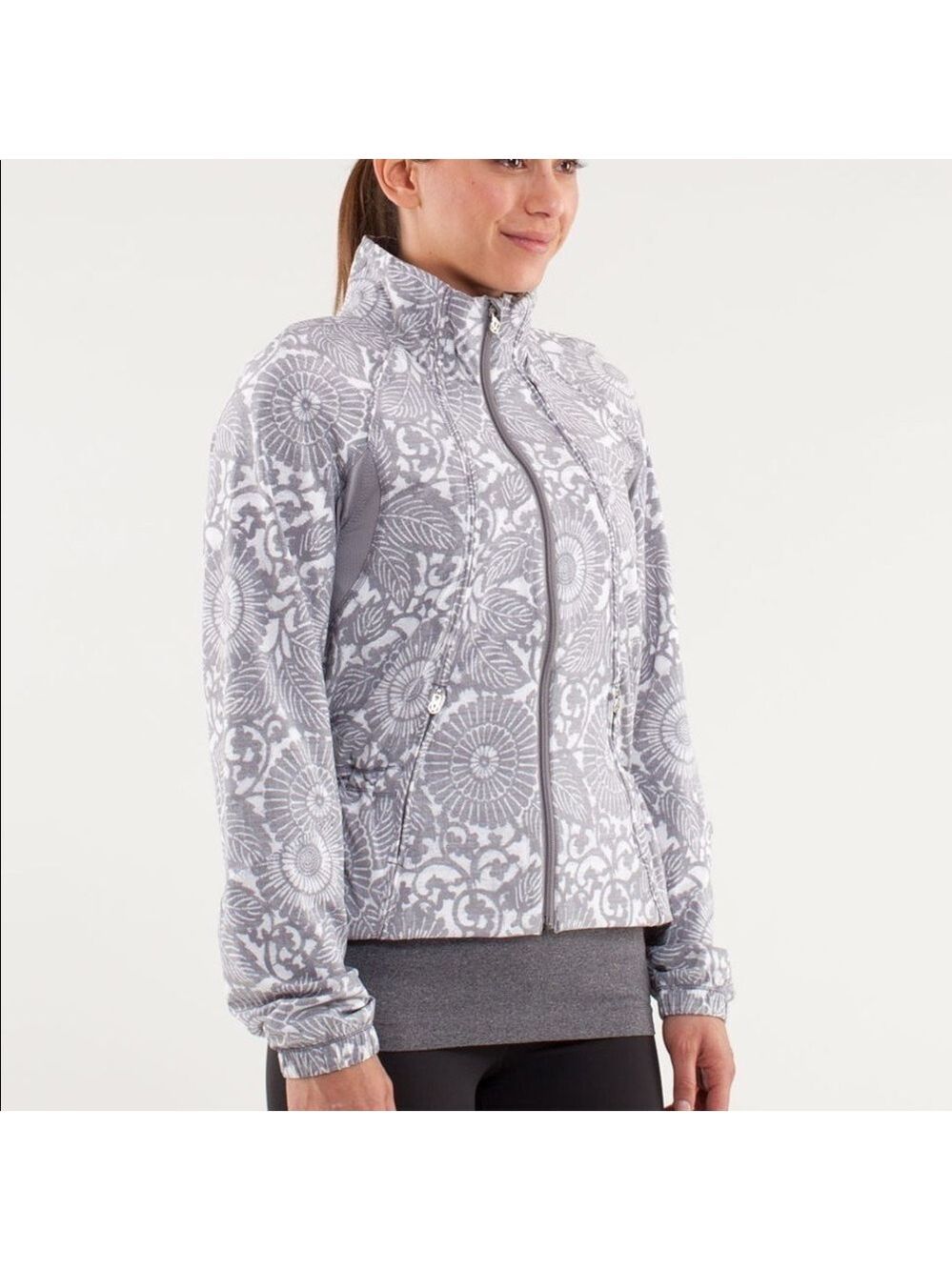 Lululemon Grey & White Jacket Size 6 Tags attached. Excellent Conditio…